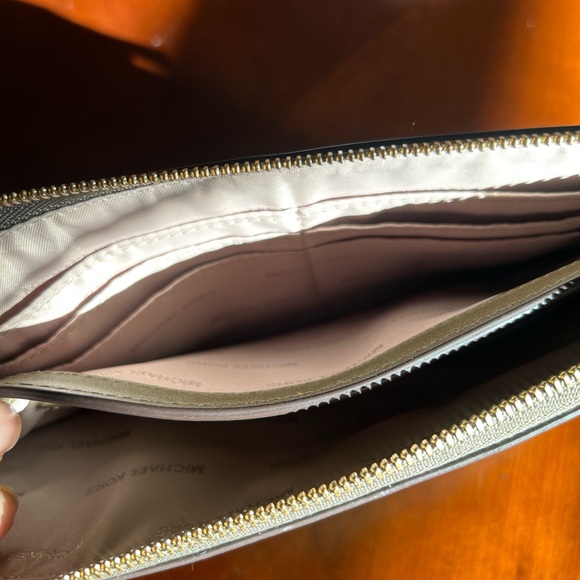 Michael Kors Studded Green Gusset Wristlet - Picture 3 of 5